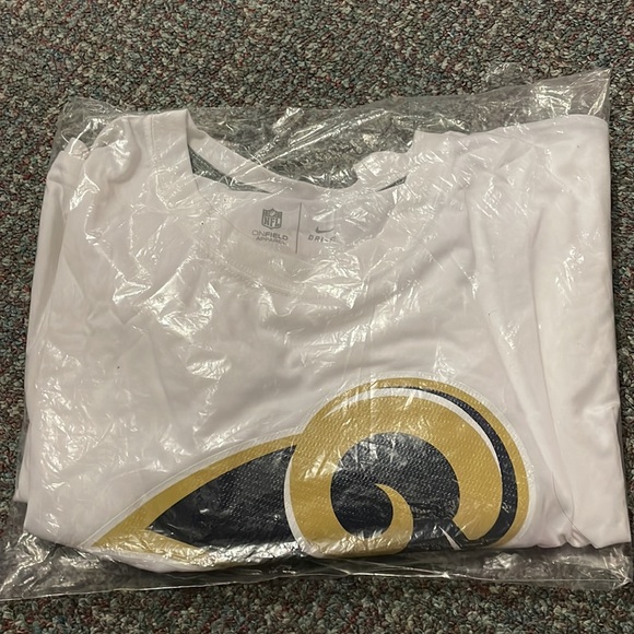 Brand-Nike, Size-XXl T, Color-White.. Material-Nylon/Cotton.. Brand New - Picture 4 of 4